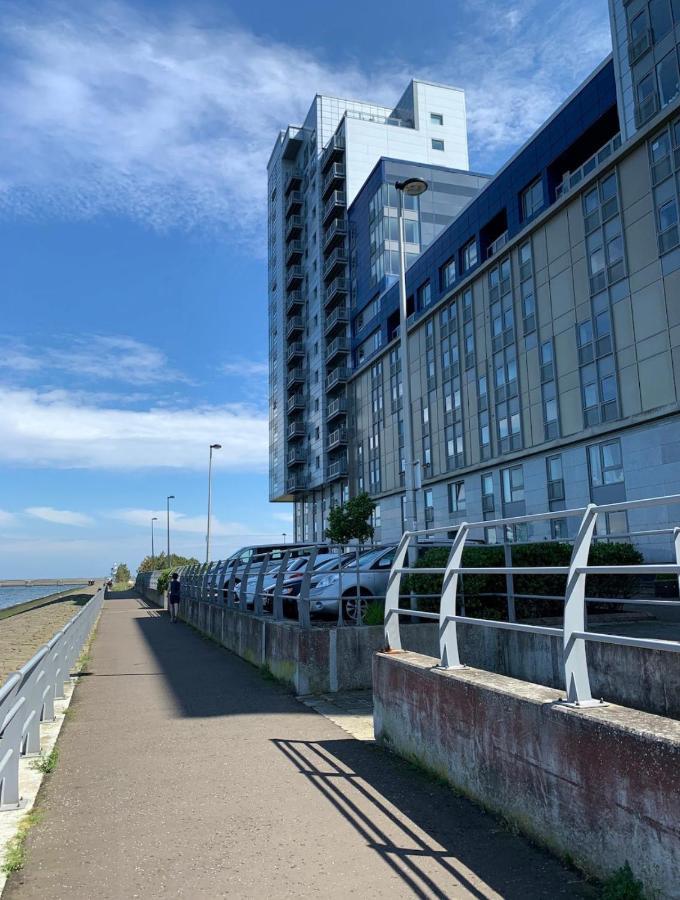 Beautiful Modern Sea-Side Apartment In The City Edinburgh Exterior photo